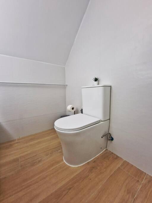 Encantador Duplex Para 6 A 1 Minuto De La Playa Benalmadena Bagian luar foto