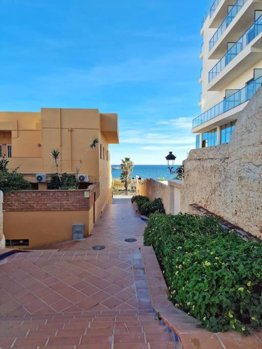 Encantador Duplex Para 6 A 1 Minuto De La Playa Benalmadena Bagian luar foto