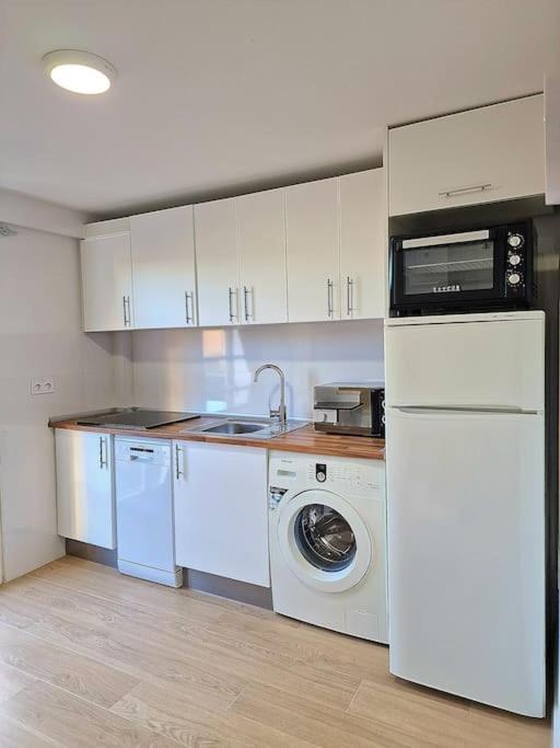 Encantador Duplex Para 6 A 1 Minuto De La Playa Benalmadena Bagian luar foto