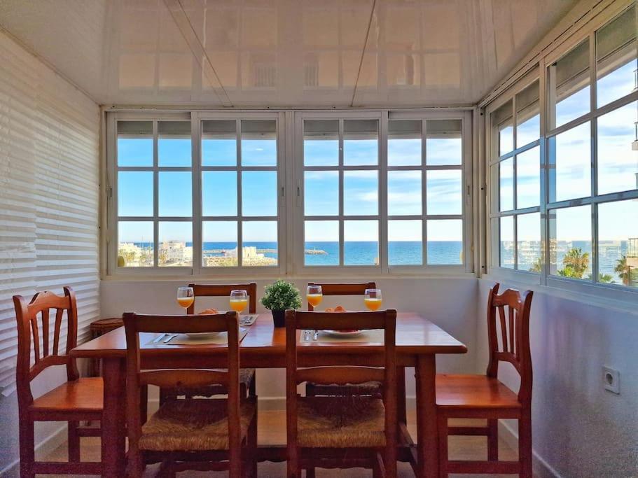 Encantador Duplex Para 6 A 1 Minuto De La Playa Benalmadena Bagian luar foto