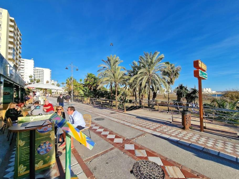 Encantador Duplex Para 6 A 1 Minuto De La Playa Benalmadena Bagian luar foto