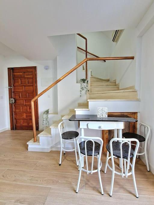 Encantador Duplex Para 6 A 1 Minuto De La Playa Benalmadena Bagian luar foto