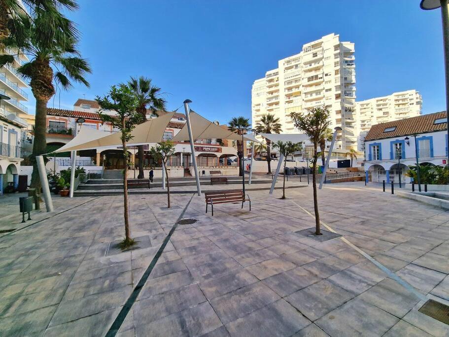 Encantador Duplex Para 6 A 1 Minuto De La Playa Benalmadena Bagian luar foto