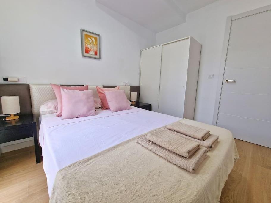 Encantador Duplex Para 6 A 1 Minuto De La Playa Benalmadena Bagian luar foto