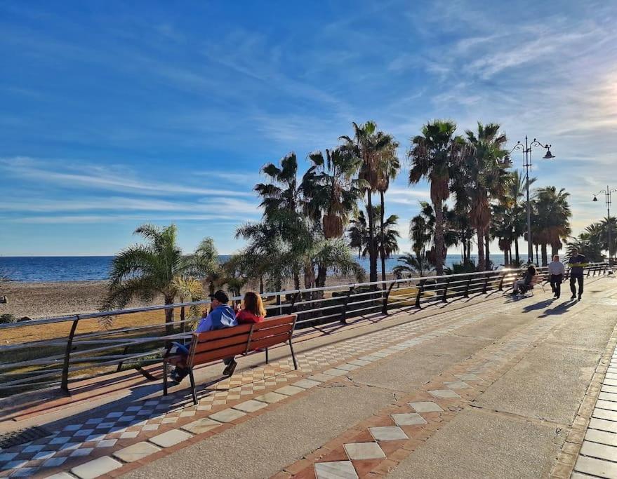 Encantador Duplex Para 6 A 1 Minuto De La Playa Benalmadena Bagian luar foto